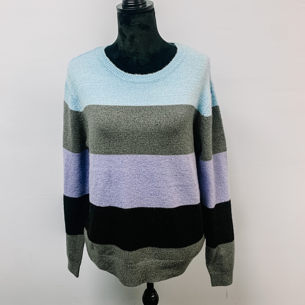✨🆕 Women’s Philosophy Sweater Small